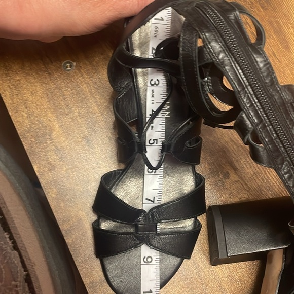 STUART WEITZMAN - Picture 11 of 11